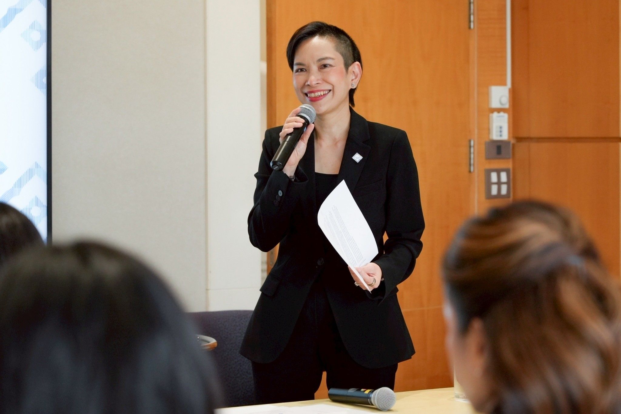 The workshop featured presentations by Mr. Nadhavudh Dharmasiri, Deputy Director of Fiscal Policy Office (FPO), Ministry of Finance and Ms. Chayawadee Chai-Anant, Assistant Governor of Corporate Relations and Spokesperson of the Bank of Thailand (BOT).